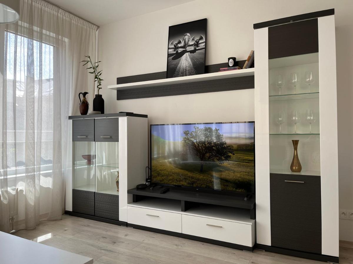 Elegant Escape Apartment II - City Centre 브라티슬라바 외부 사진
